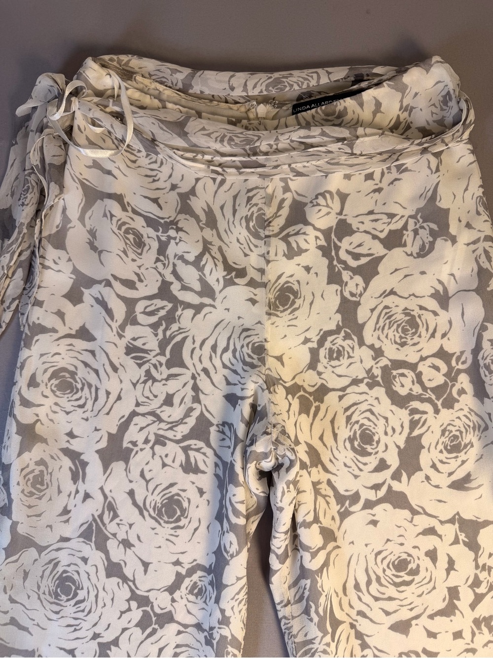 Linda Allard Ellen Tracy Size 2 100% Silk Pants Vintage Grey and White Floral - Picture 4 of 13